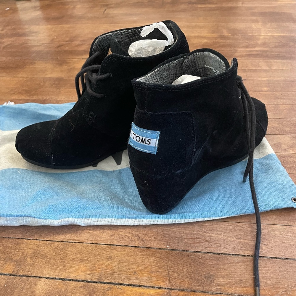 Toms wedge-heel booties